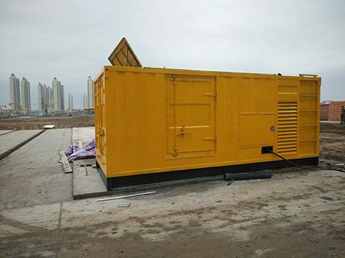 五原合同中关于乙方责任导致工期延误的赔偿标准应该如何制定？